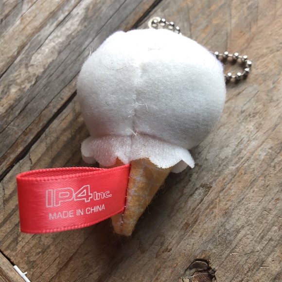 Hello Kitty Ice Cream Cone Keychain - Picture 4 of 6